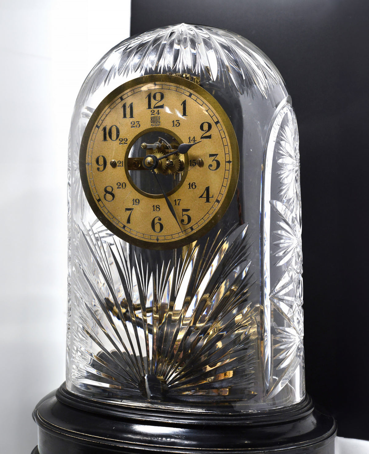 French Bulle Electric Clock Swedish Cut Crystal Glass Dome c.1930 Art Deco