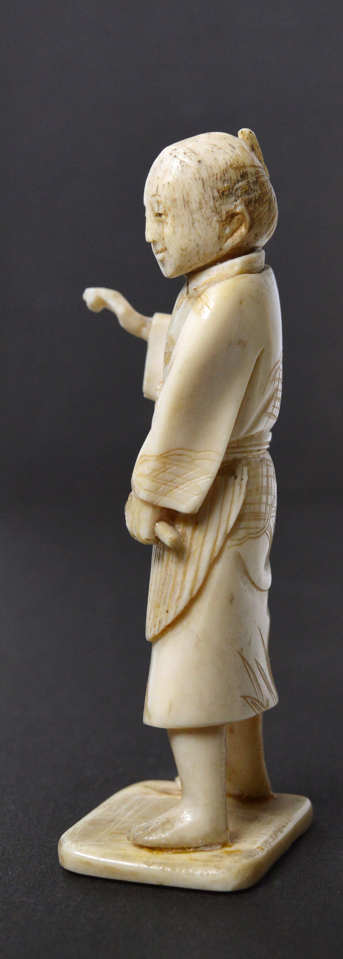 Antique Japanese Meiji Okimono hand ivory figurine