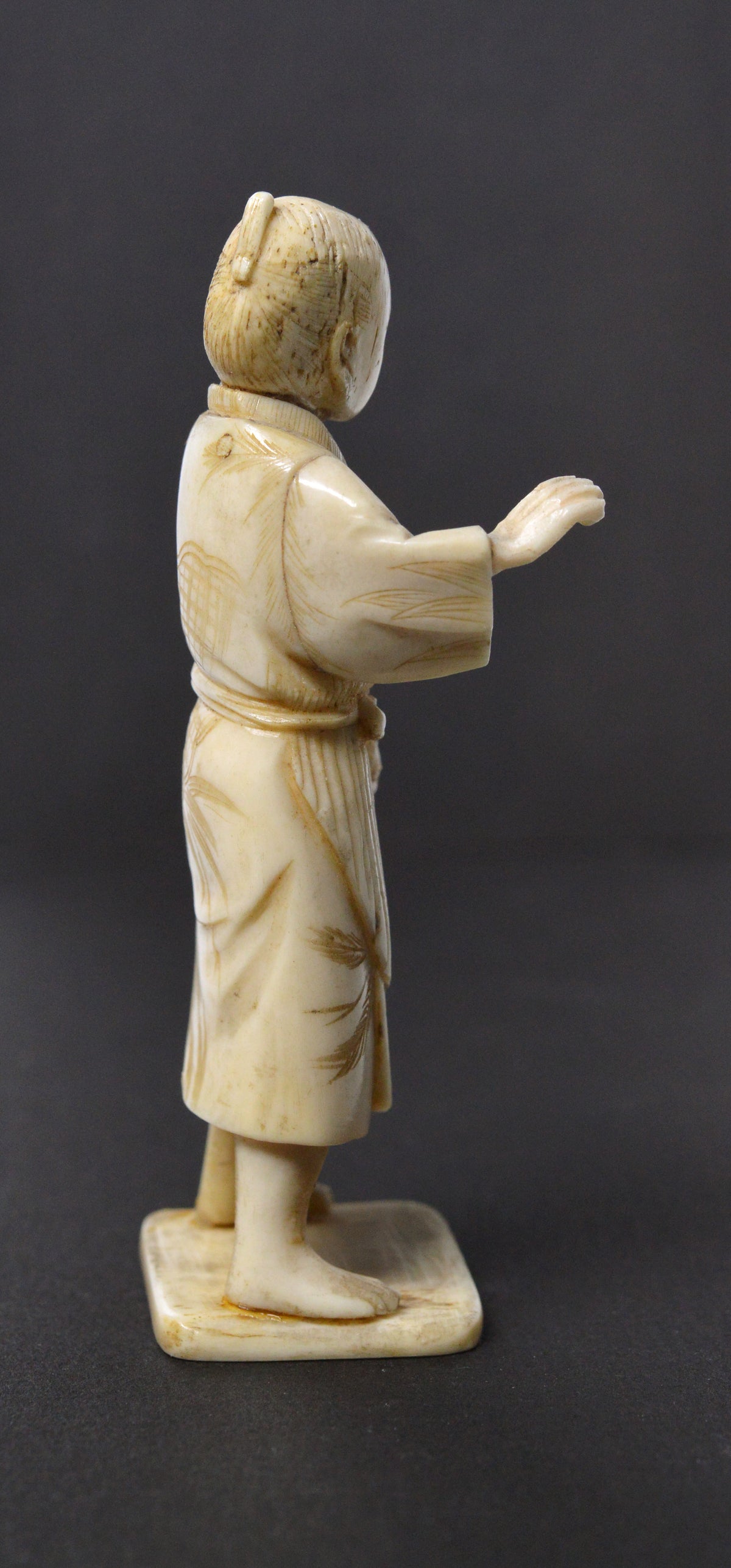 Antique Japanese Meiji Okimono hand ivory figurine