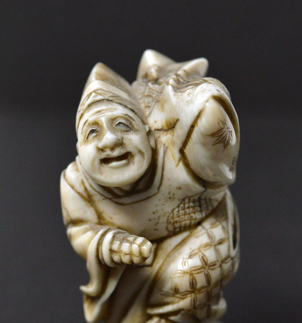 Signed Antique Japanese Meiji Netsuke Hand Carved Ivory Figurine