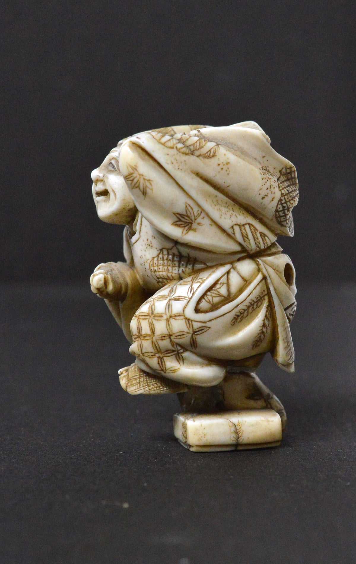 Signed Antique Japanese Meiji Netsuke Hand Carved Ivory Figurine