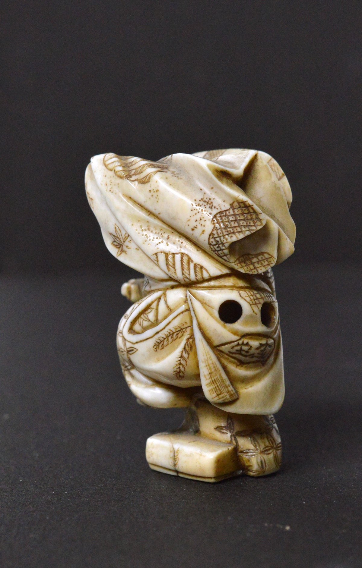 Signed Antique Japanese Meiji Netsuke Hand Carved Ivory Figurine